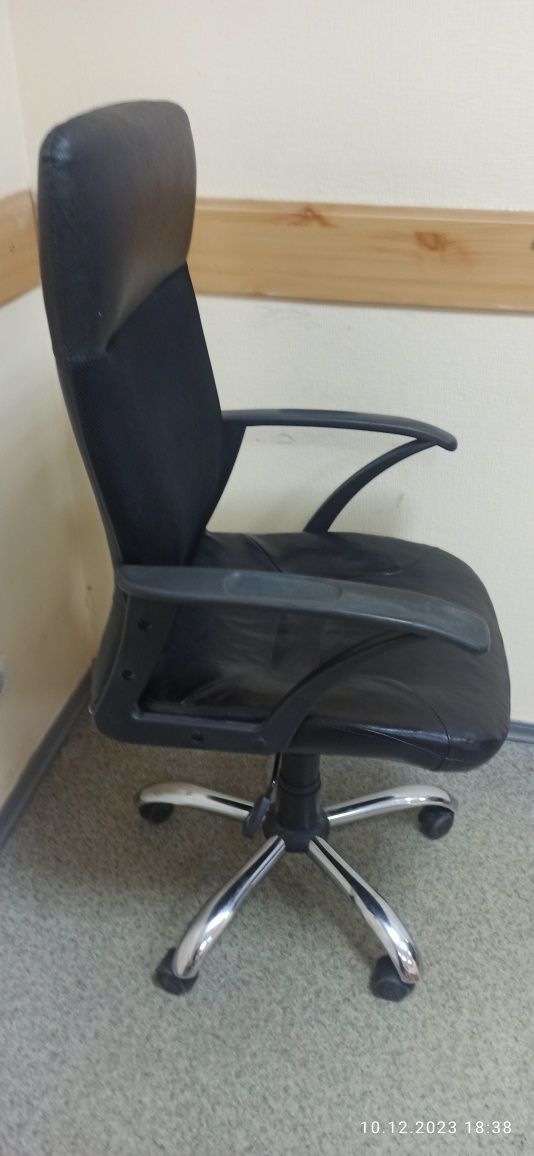 Продам кресло компьютеное офисное