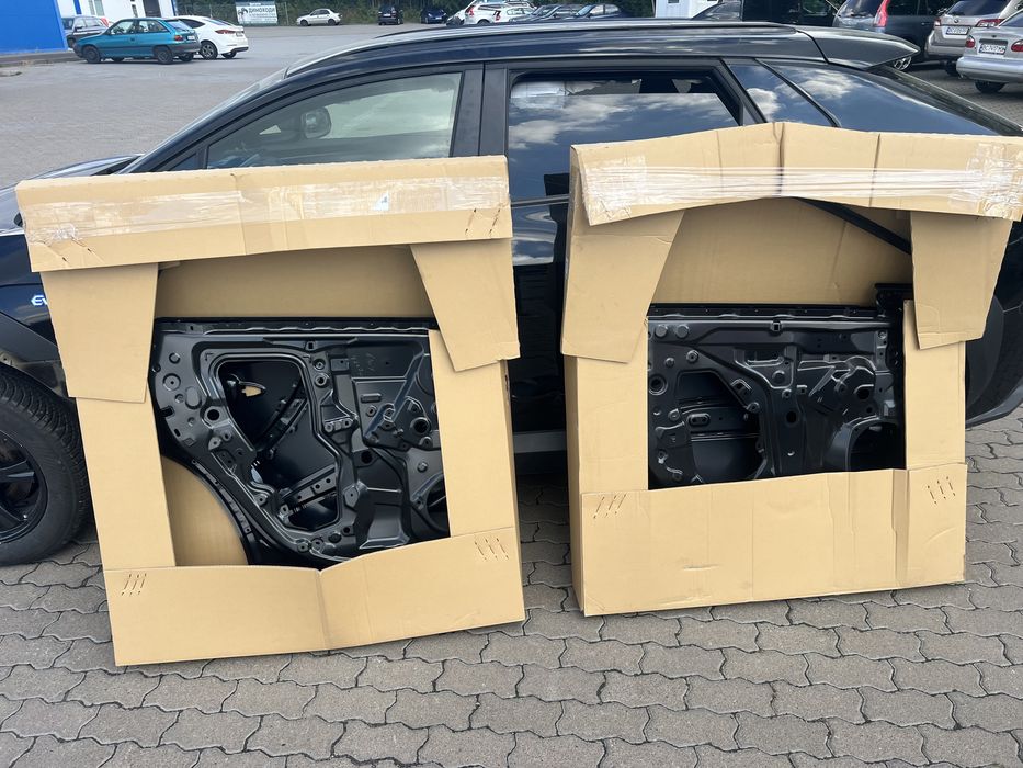 Двері передні і задні Toyota BZ4x