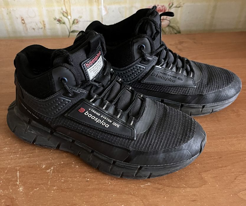 Продам ботинки bassploa , 37 р на мальчика б/у в хорошому состоянии