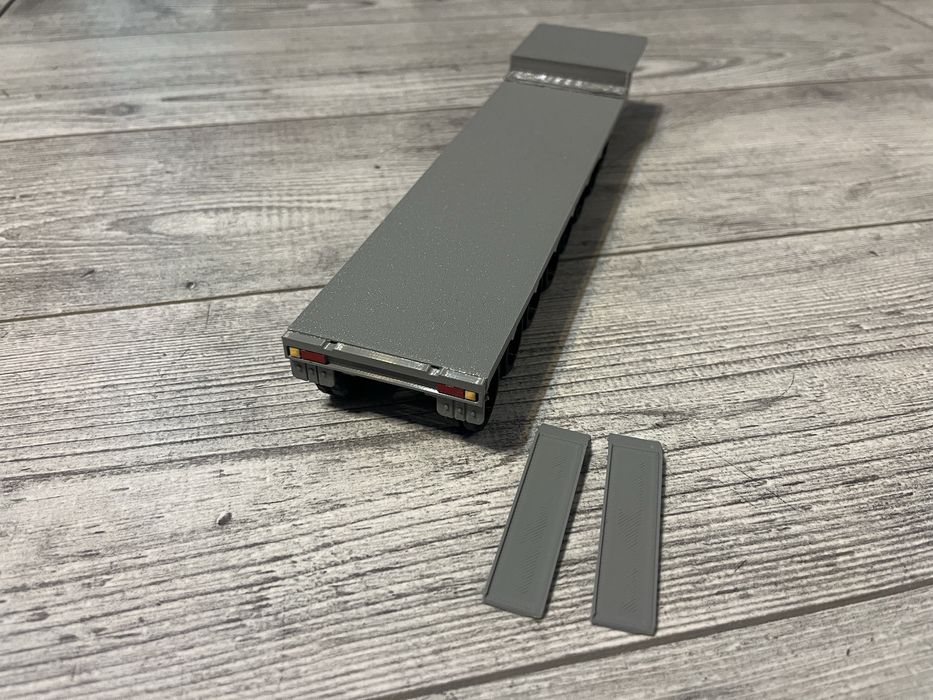 Model naczepy 8-osiowej 1:43