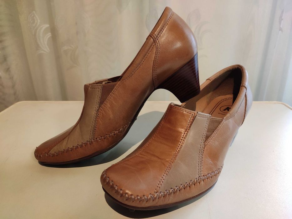 Туфлі жіночі,натуральна шкіра,широкий крій, р,38, Бразилія,стан нових