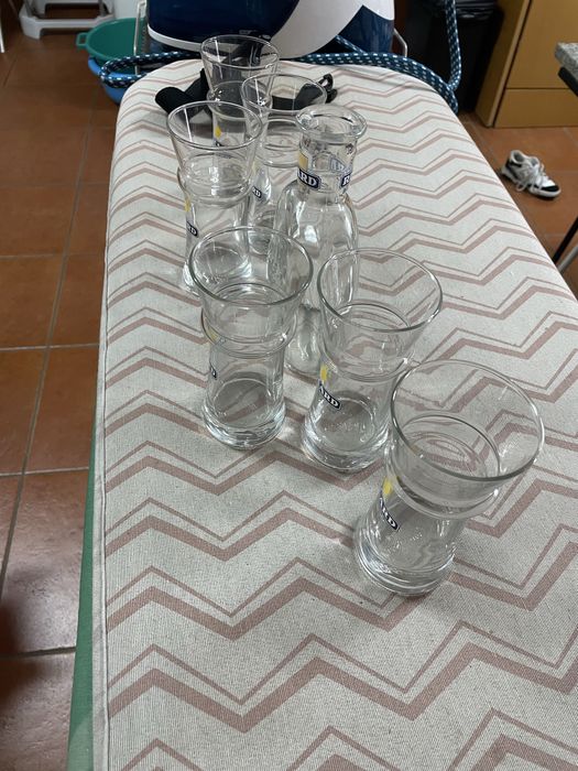 Garrafa com 6 copos vintage