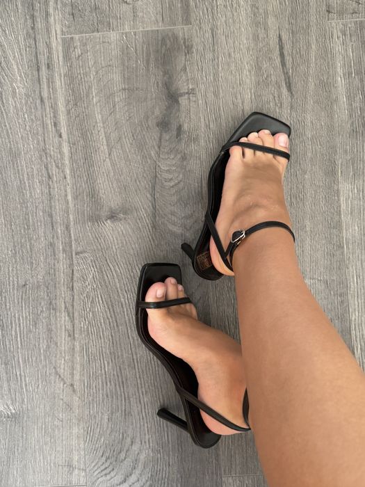 Босоніжки чорні на каблуку шпильці НОВІ