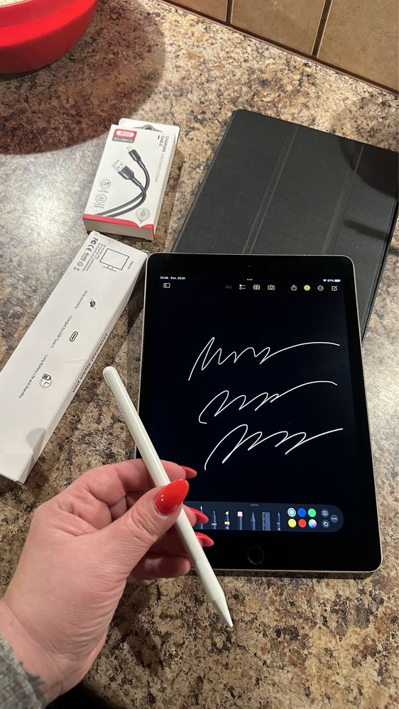 Tablet iPad Apple iOS 17.7 + NOWY RYSIK + nowe etui - cały zestaw