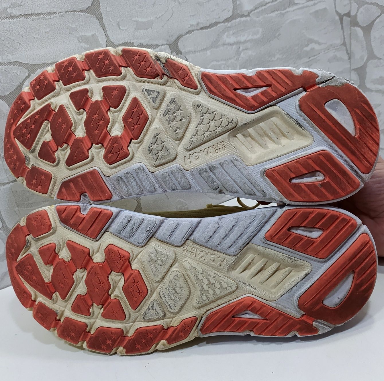 кросівки Hoka Arahi 6 42р/26.5см