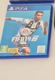 PS4 tem um jogo de bola o resto dos jogos estão na consola