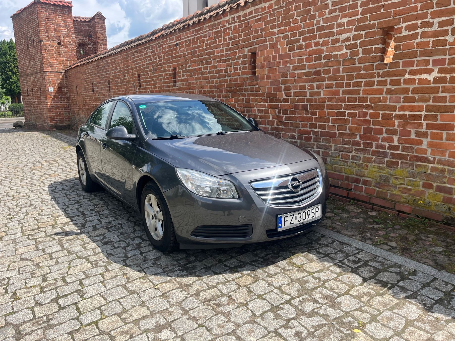 Opel Insignia 1.8 benzyna mały przebieg 188 tyś km! Sprawna klima! Dobrze jeździ!