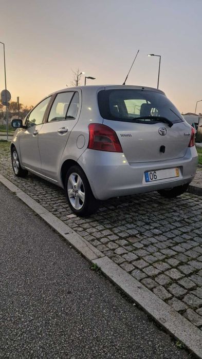 Toyota Yaris 1.0 Gasolina VVT-i (2006)
