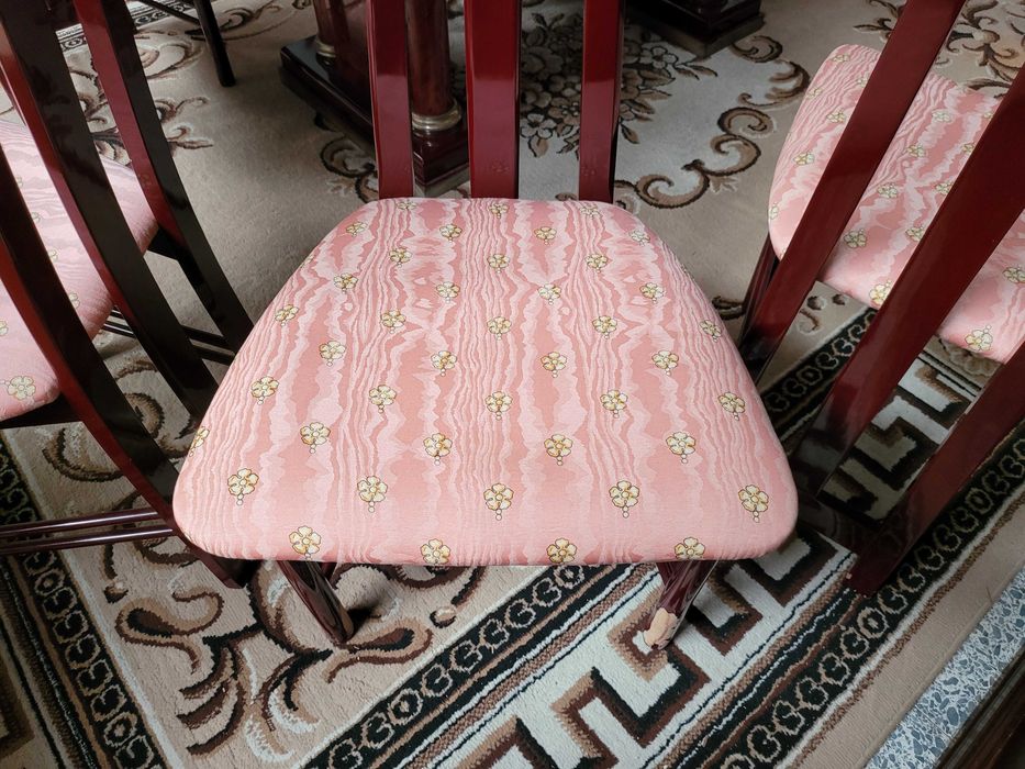 Cadeiras de sala - Bom estado geral - Valor unitário