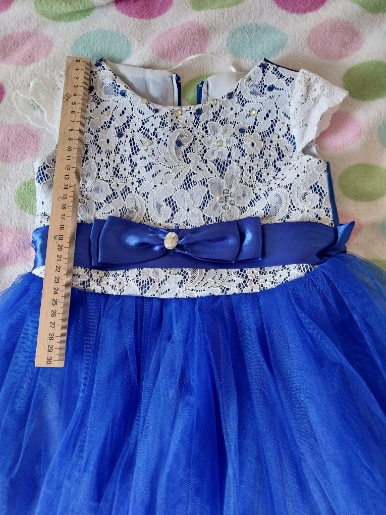Продам прекрасное детское платье 104-116 см