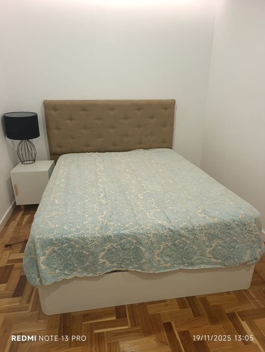 Cama sommier 1,60x2, 00 metros com mesa de cabeceira