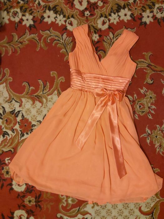 Piękna różowa sukienka