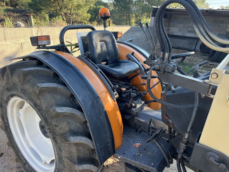 Trator Renault C/Carregador Fontal 75cv 4x4