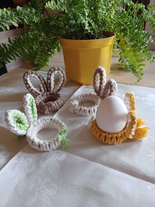 Zając podstawka na jajka wyplatane ze sznurka bawełnianego