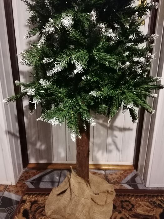 Sztuczna choinka na pniu