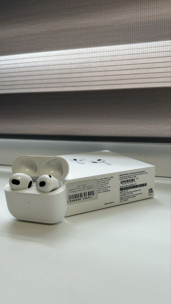 AppleAirpods 3 with Wirless Charging Case 2021