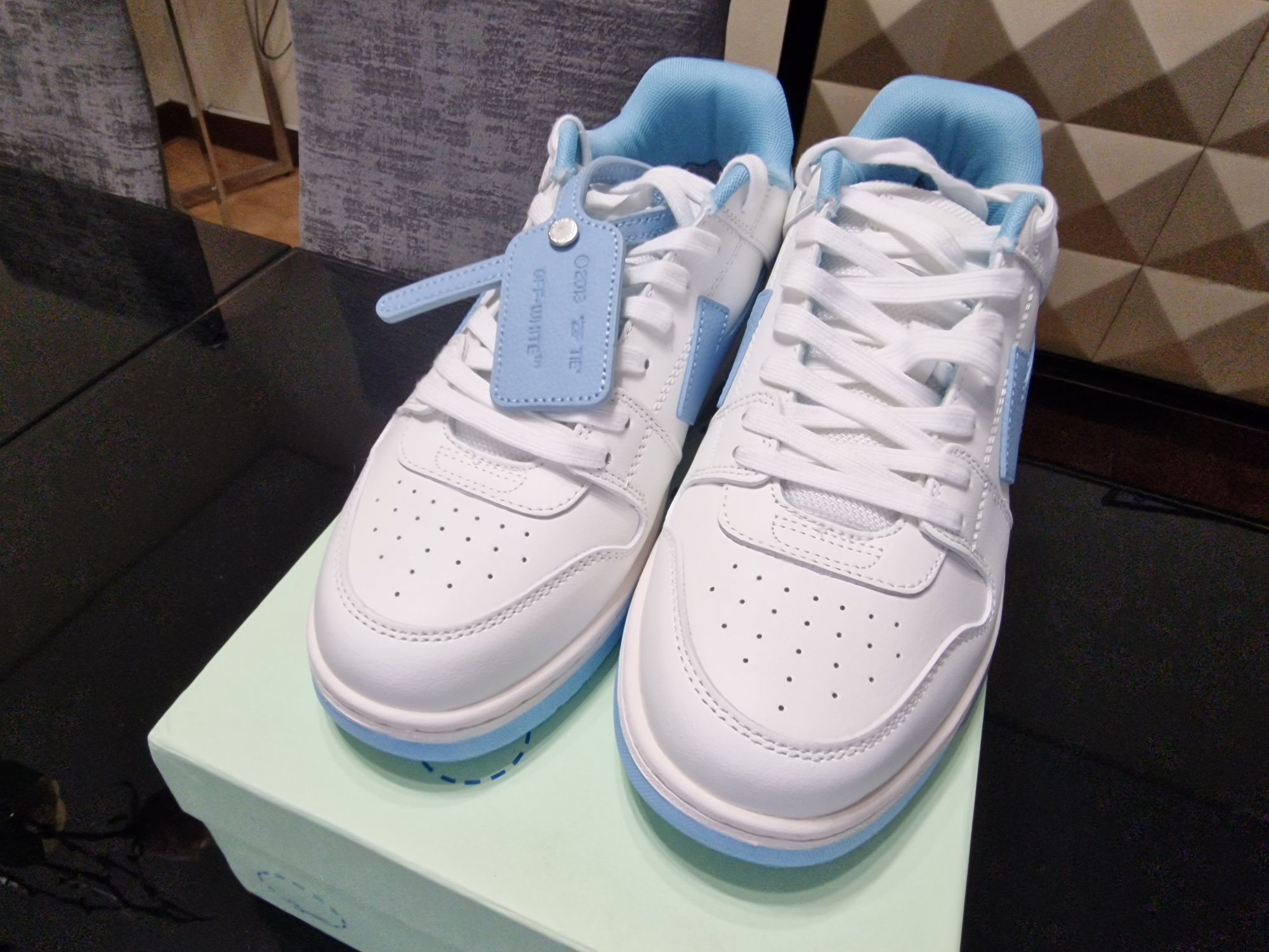 Off-White Out Of Office *Baby blue*