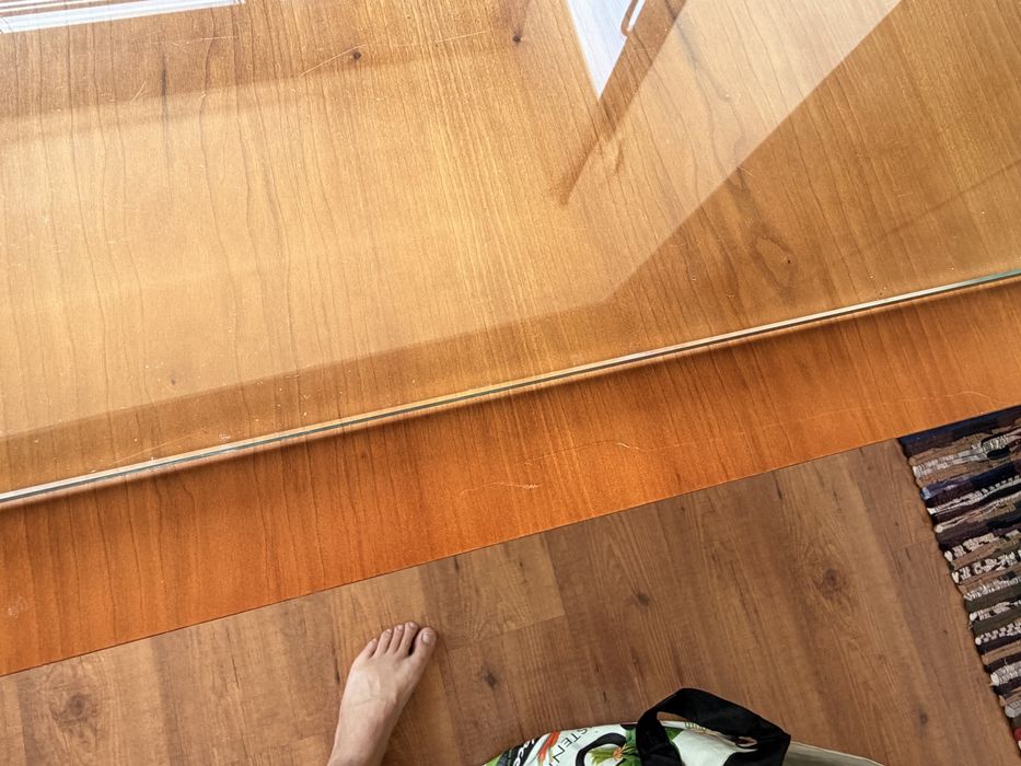 Mesa de cerejeira com 4 cadeiras.   Comprimento 1.60x80x75