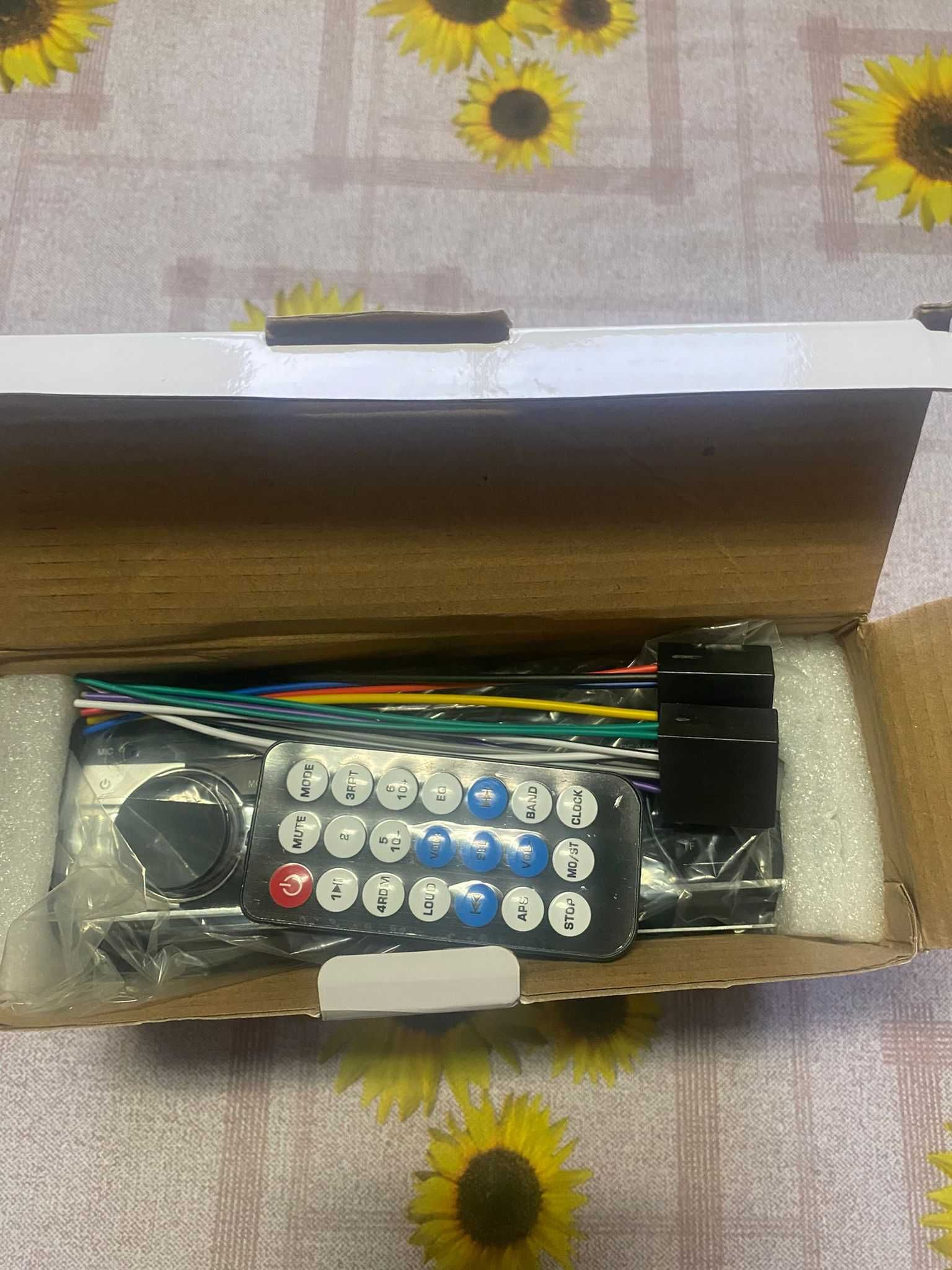 Autorádio Bluetooth novo em caixa