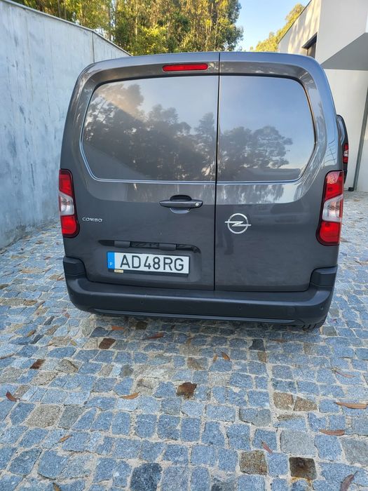 Opel Combo 1.5 130cv Caixa automática 8v