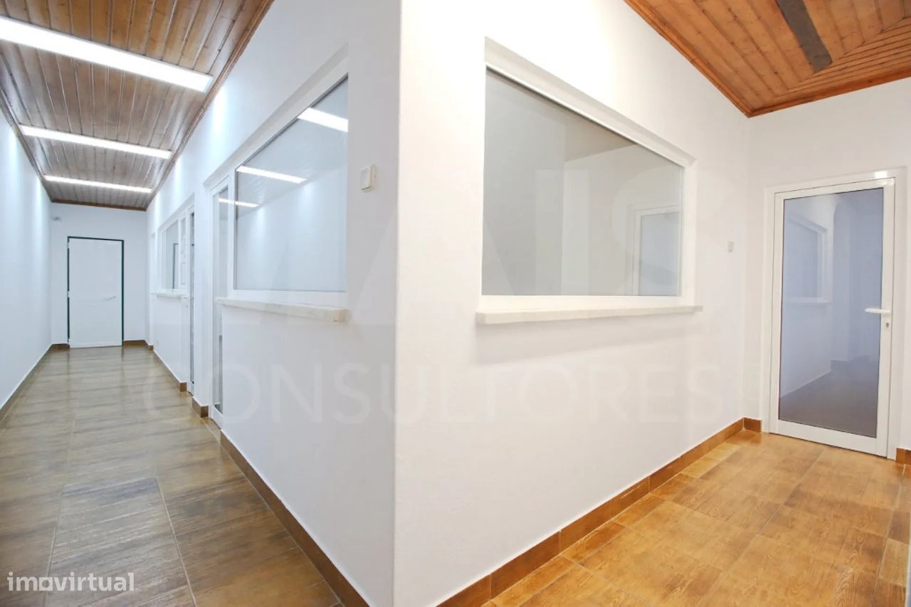 Sala para Serviços ou Escritório