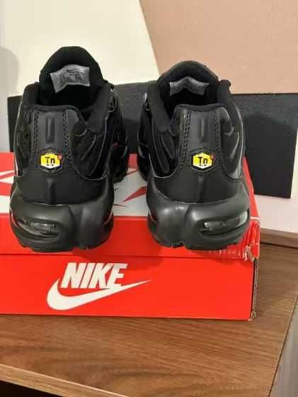 "Buty damskie Trampki"Nike_Air_Max_TN_Plus_czarny R.39