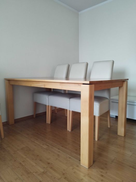 Stół i sześć krzeseł