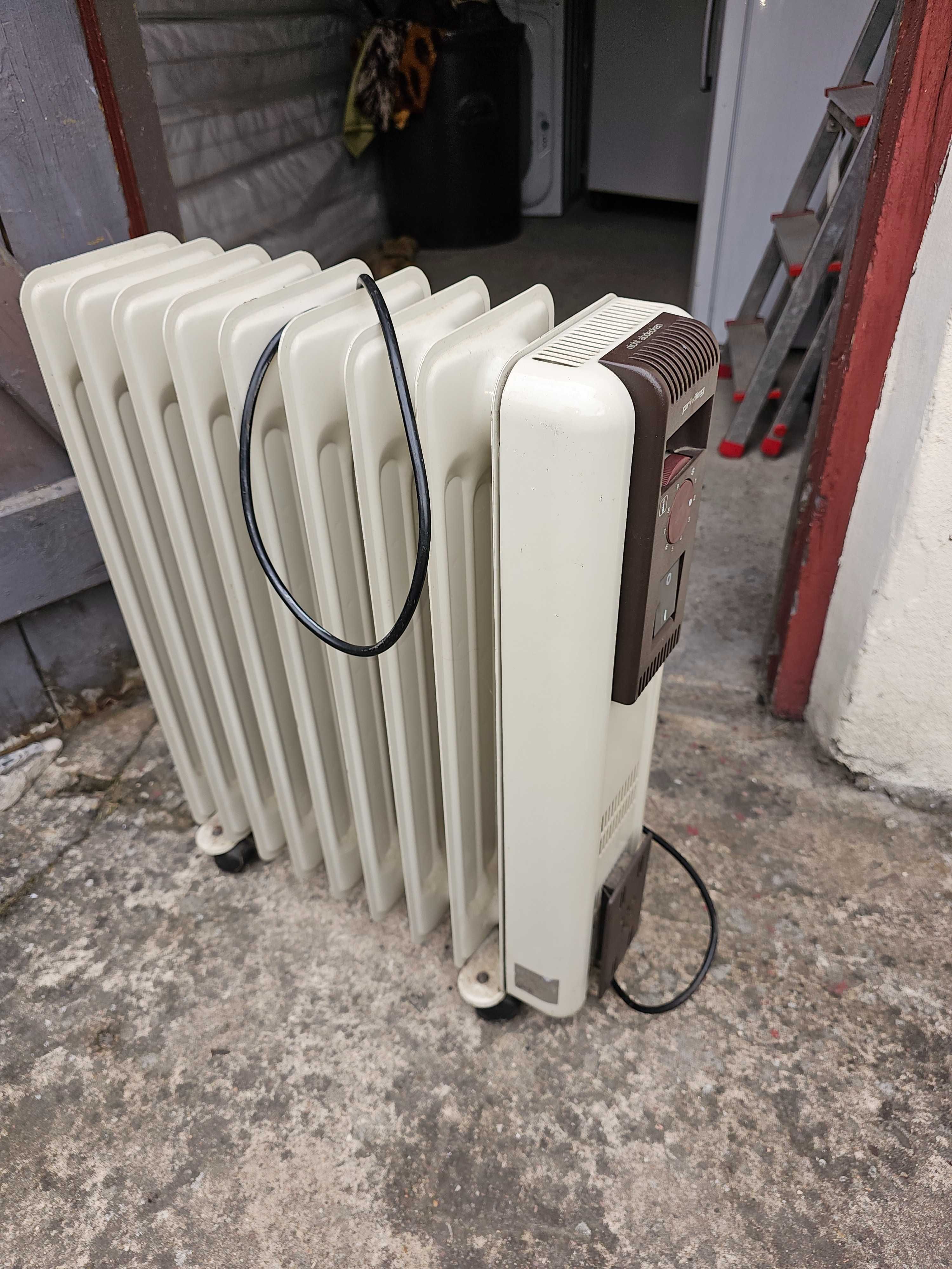 Grzejnik elektryczny, farelka.
