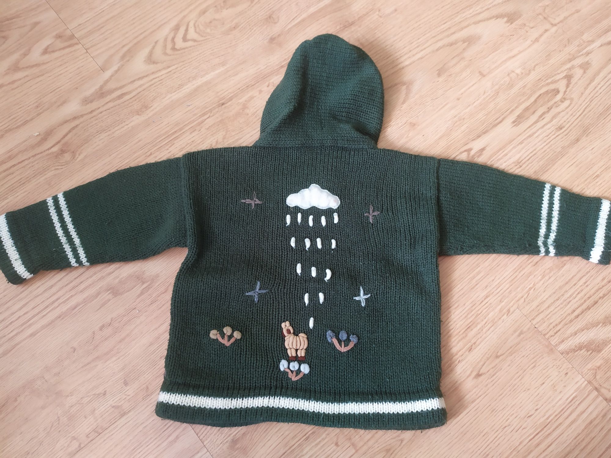 Oryginalny sweterek dla dziecka