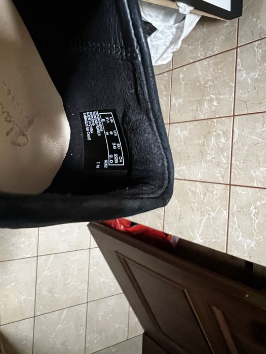 Buty, szpilki CLARKS - r 36, czarne, zamsz, stan BDB, OKAZJA