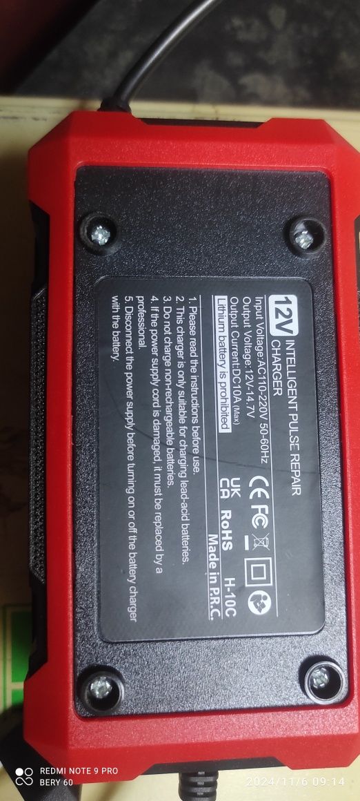Ładowarka samochodowa do akumulatorów 12V -10A.