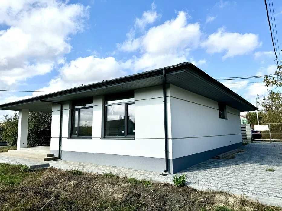 Якісний готовий будинок біля озера ! Велика ділянка 10 соток!