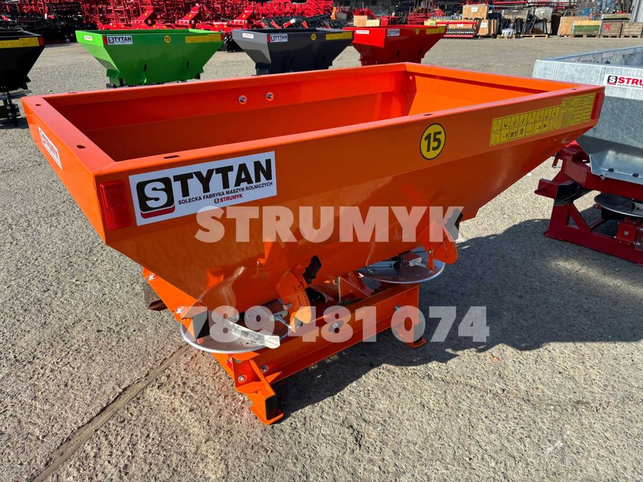 rozsiewacz nawozu TYTAN dwutalerzowy STRUMYK  PLANDEKA/KRATKA/ OCYNK