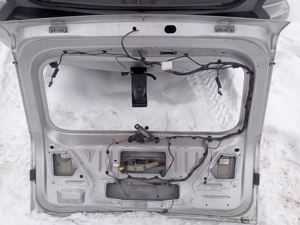 Jeep Grand Cherokee wk/wh  дверка багажника.