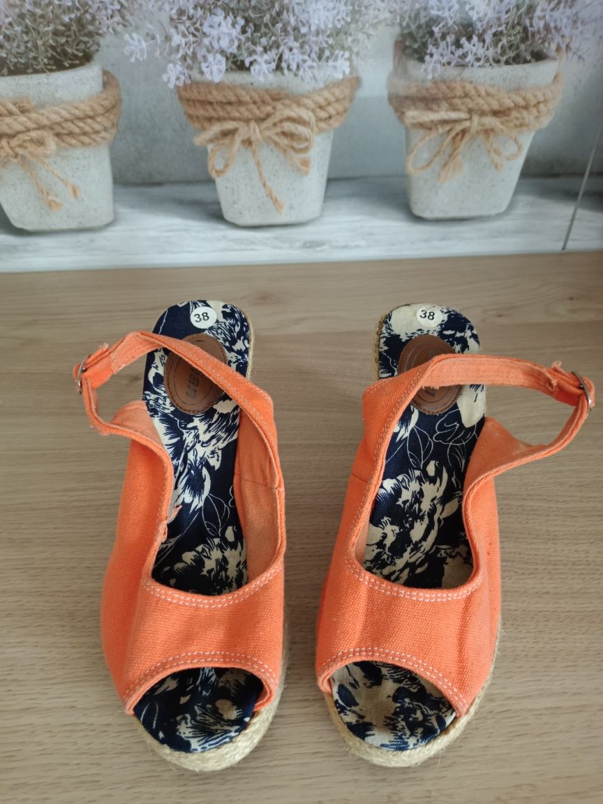 Buty na koturnie 38