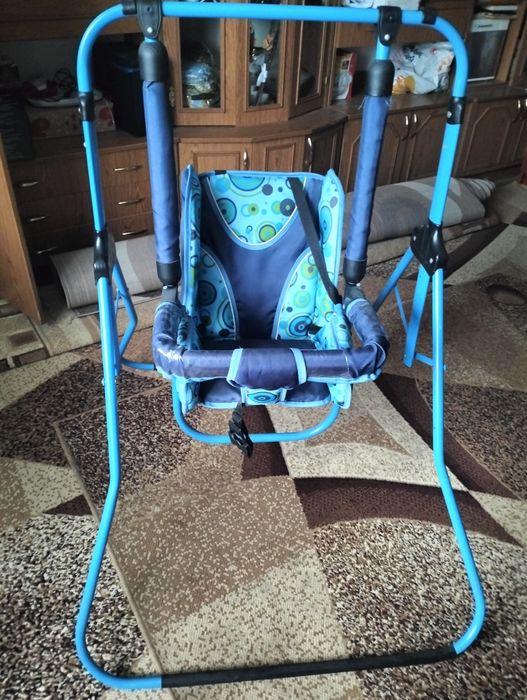Дитяча гойдалка.
Спинка регулюється в трьох положеннях.
Стан ідеальний