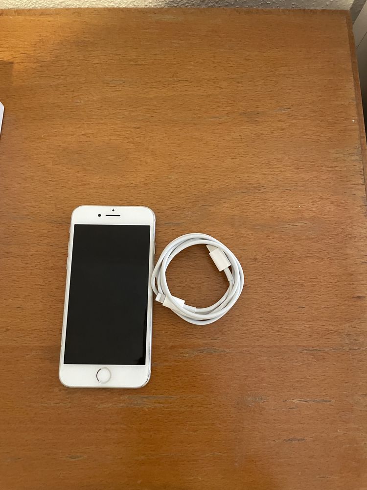 Iphone 8 usado com um problema