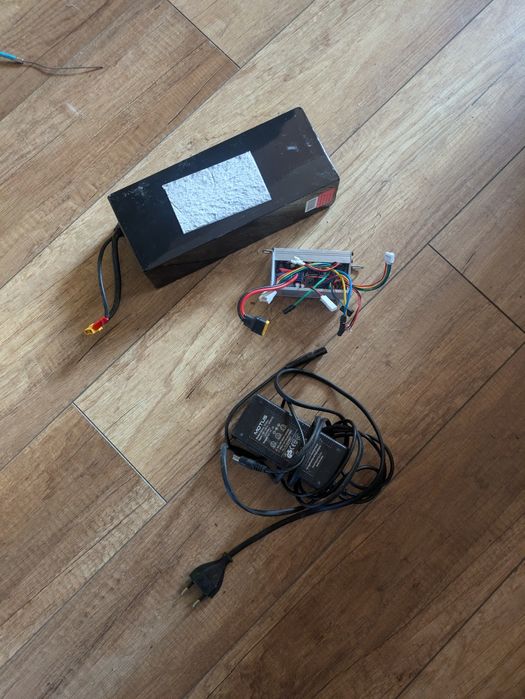 Zasilacz, bateria i sterownik hulajnogi motus scooty 10 plus