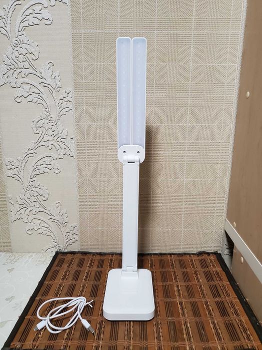 LED-лампа з сенсорним керуванням