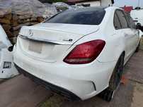 Mercedes-Benz Klasa C C63 s bogate wyposażenie sprowadzony z Kandy Uszkodzony