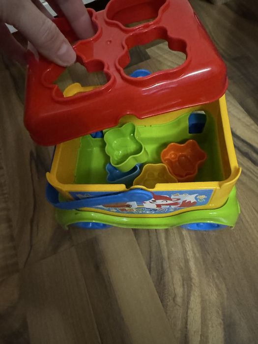 Дитячі іграшки для малючків