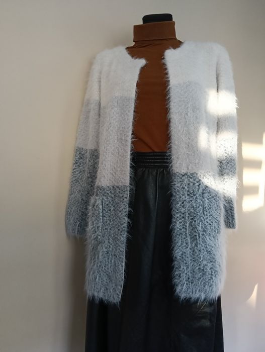 Śliczny kardigan z kieszonkami w kolorach ecru M