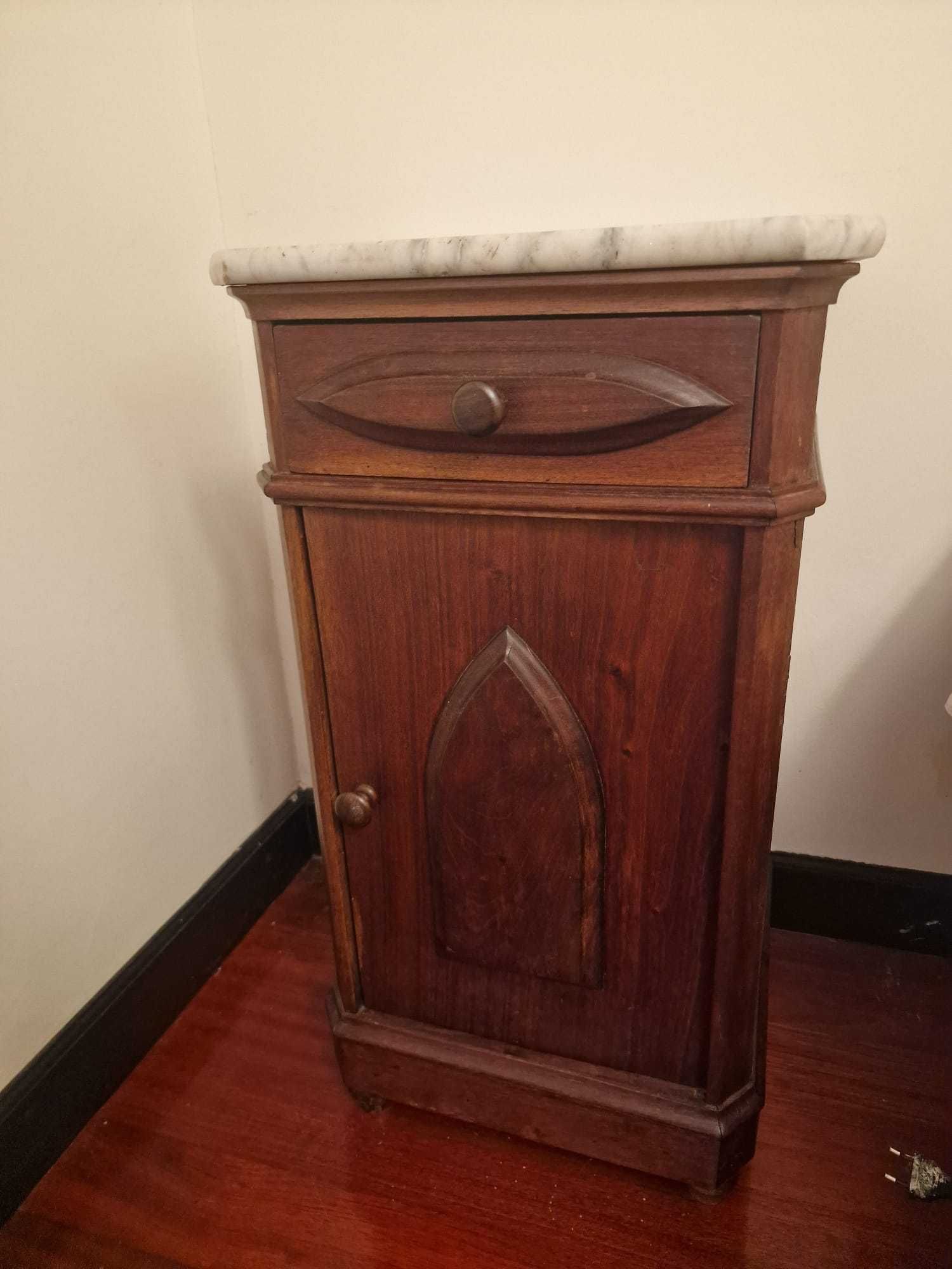 Mesa de cabeceira tampo marmore