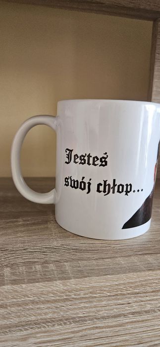 Kubek ceramiczny z motywem z serialu 1670 jesteś swój chłop nowy 330ml