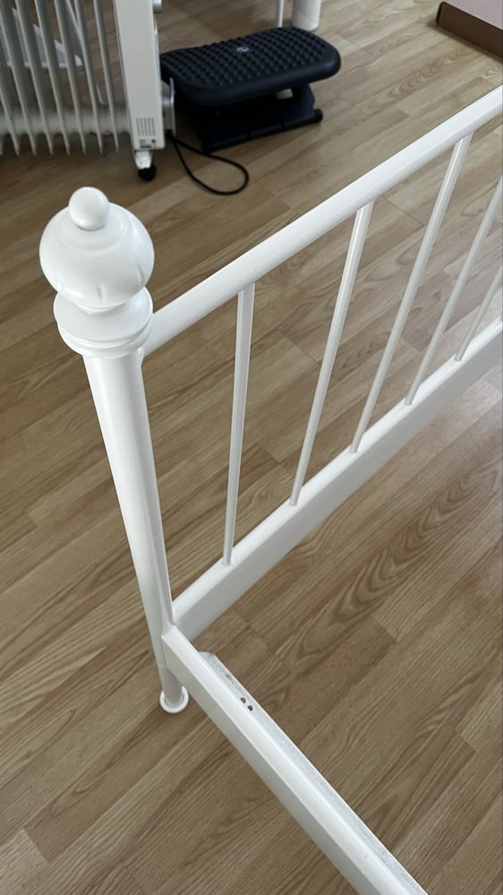 Estrutura  ferro cama ikea 160*200 + 2 mesas cabeceira