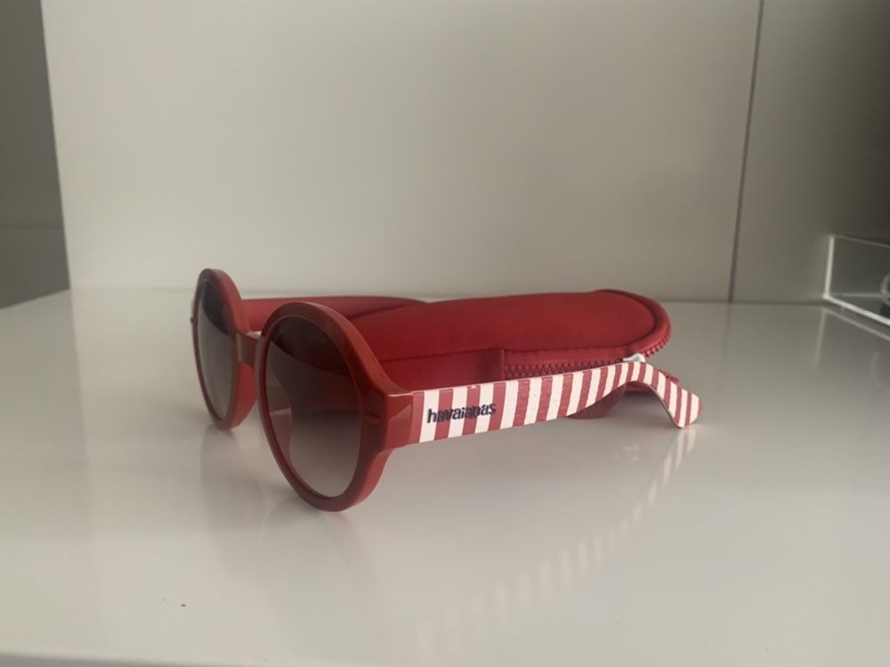 Oculos vermelhos Havaianas