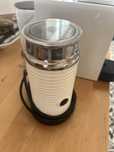 Spieniacz do mleka Nespresso aeroccino kremowy sprawny