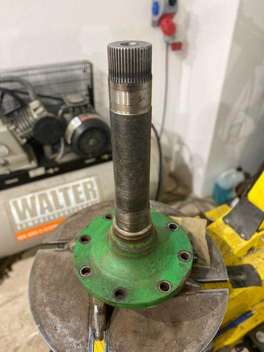 tylny wał koła John Deere R305625 R188097