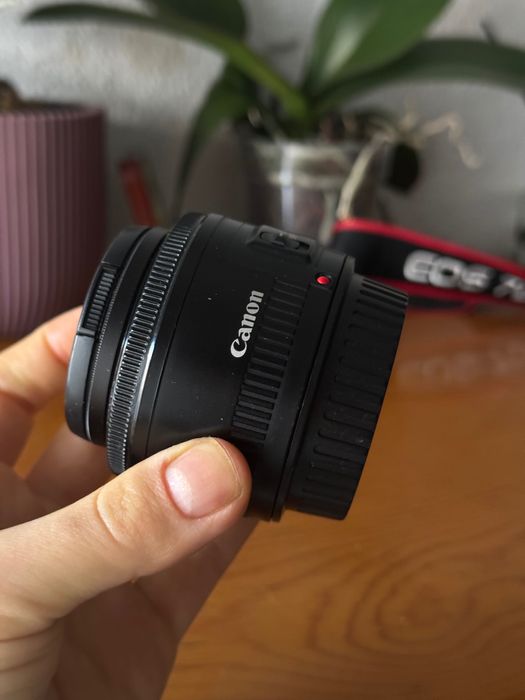 Продаю фотоаппарат Canon EOS 7D + объектив 50mm + аксессуары