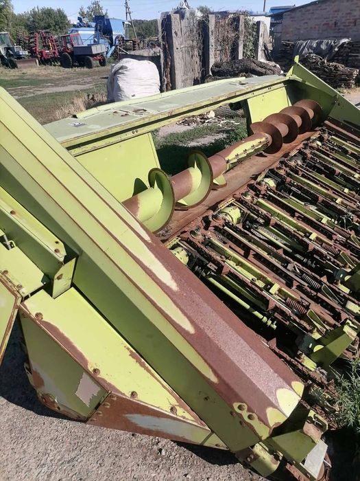 Продам жатку кукурудзяну клас до неї є подрібнювач потребує ремонту